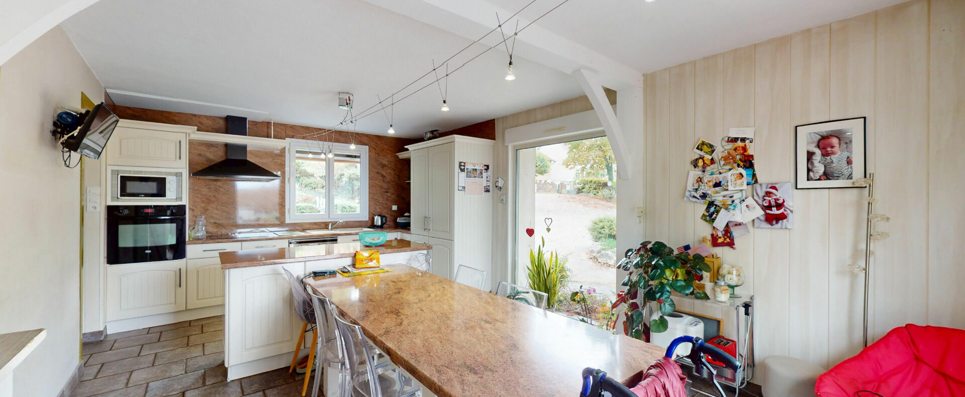 Maison 7 pièces 136 m² · à Larnod · 136 m² · 335 000 €